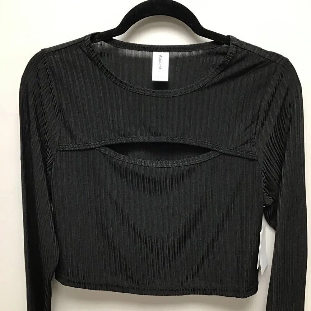 Abound  BNWOT black cropped long sleeve top cut out jewel neck women sz Small